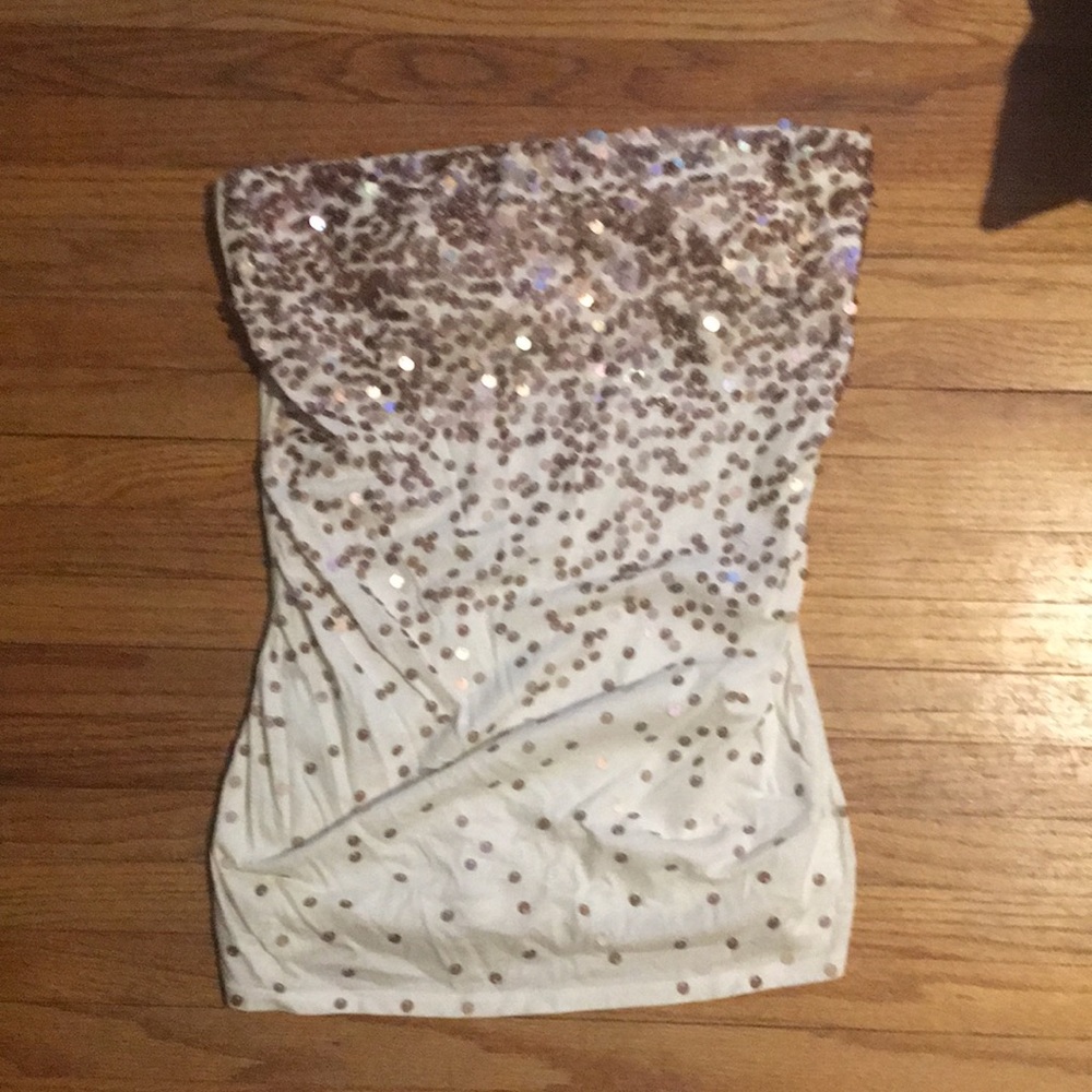 Women’s strapless shirt